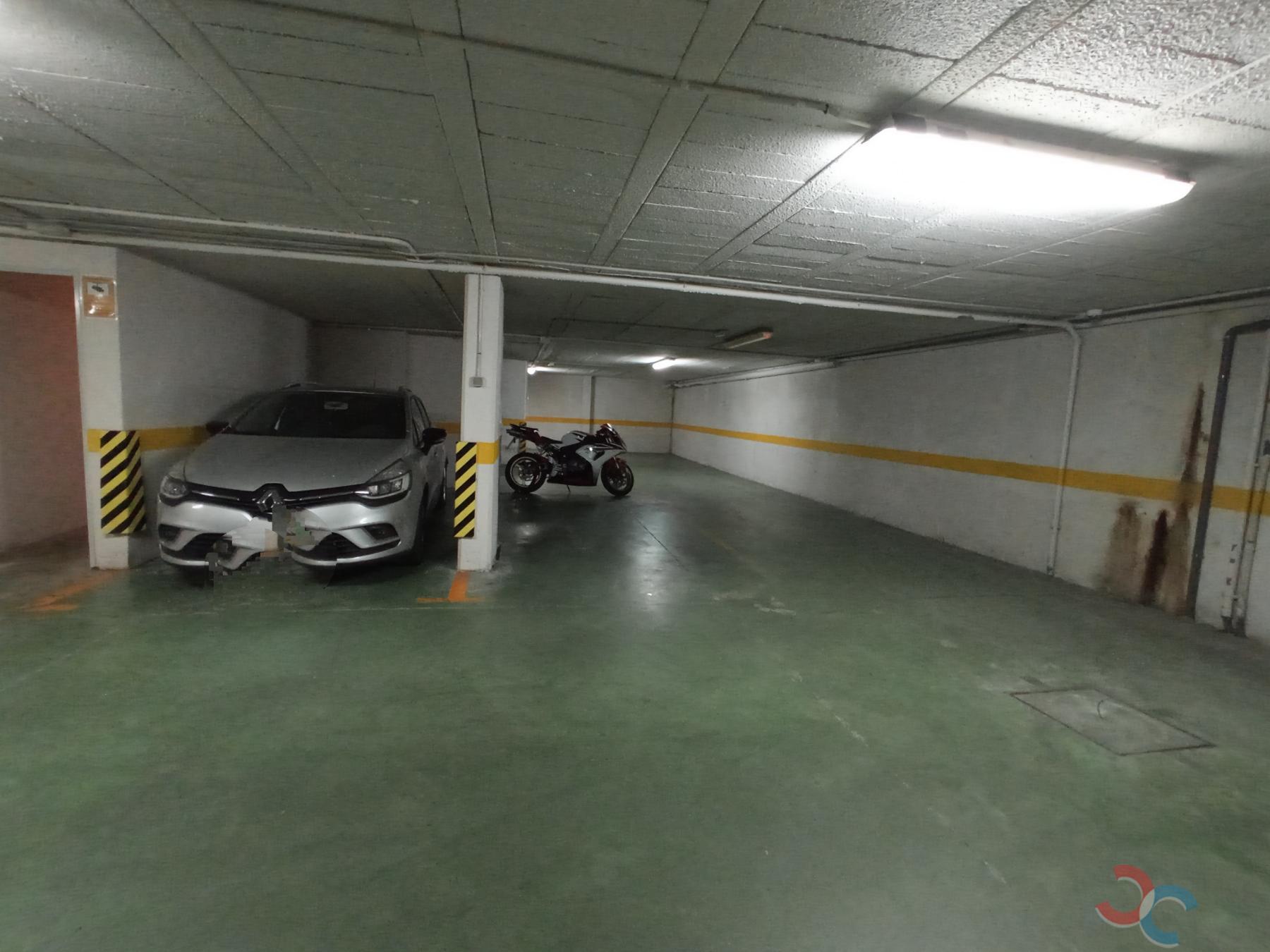 For rent of garage in Marín