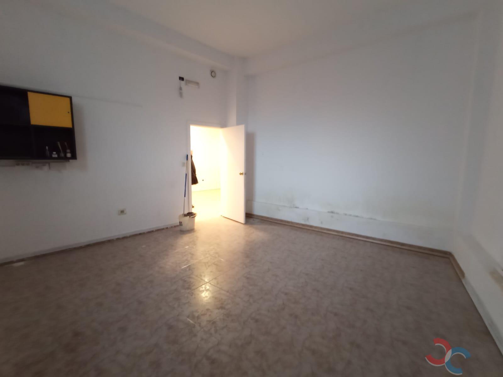 For rent of commercial in Marín
