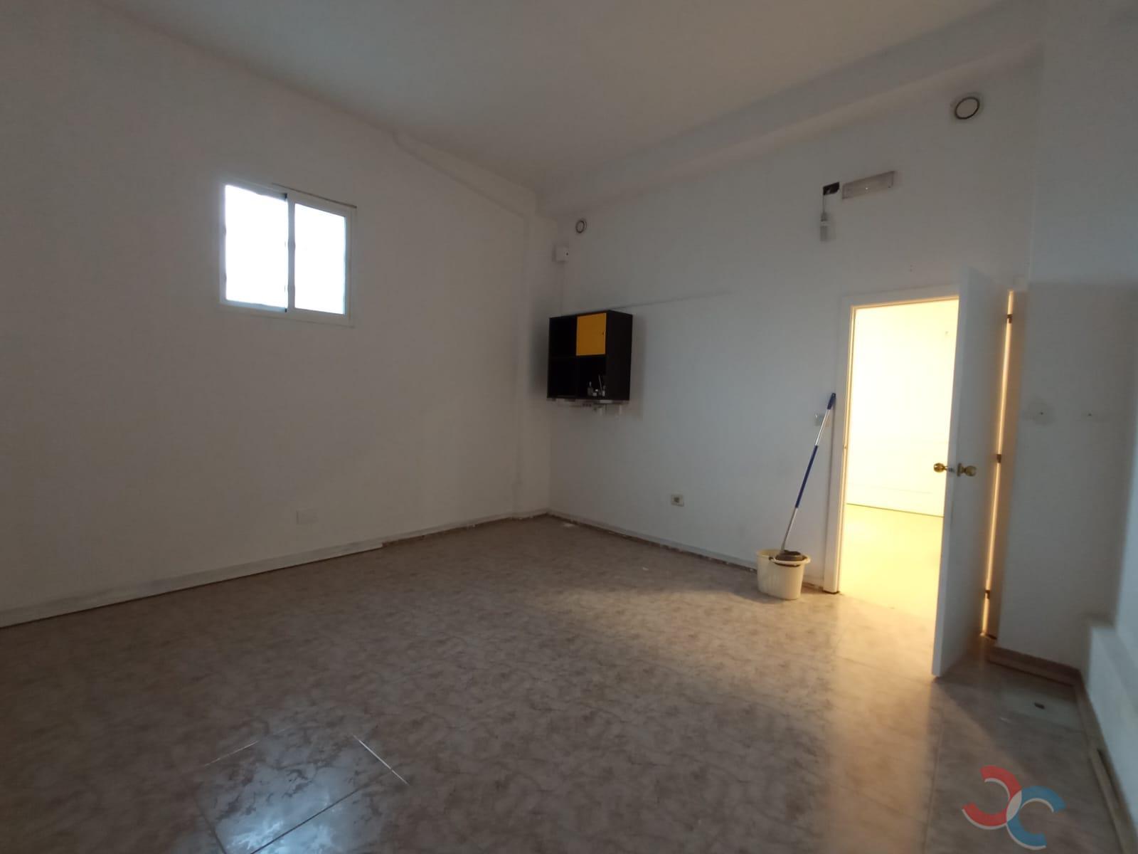 For rent of commercial in Marín