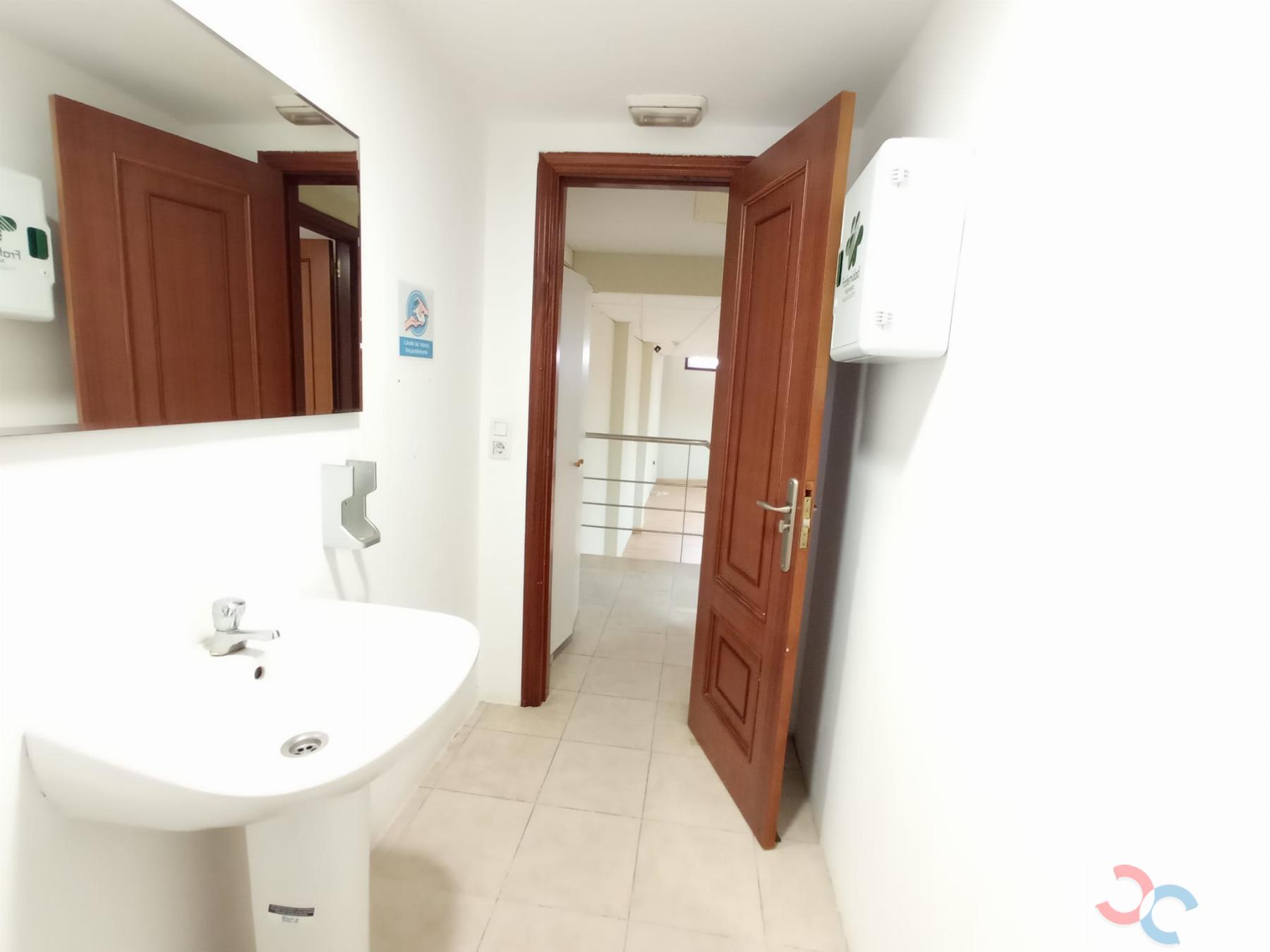 Venta de local comercial en Marín