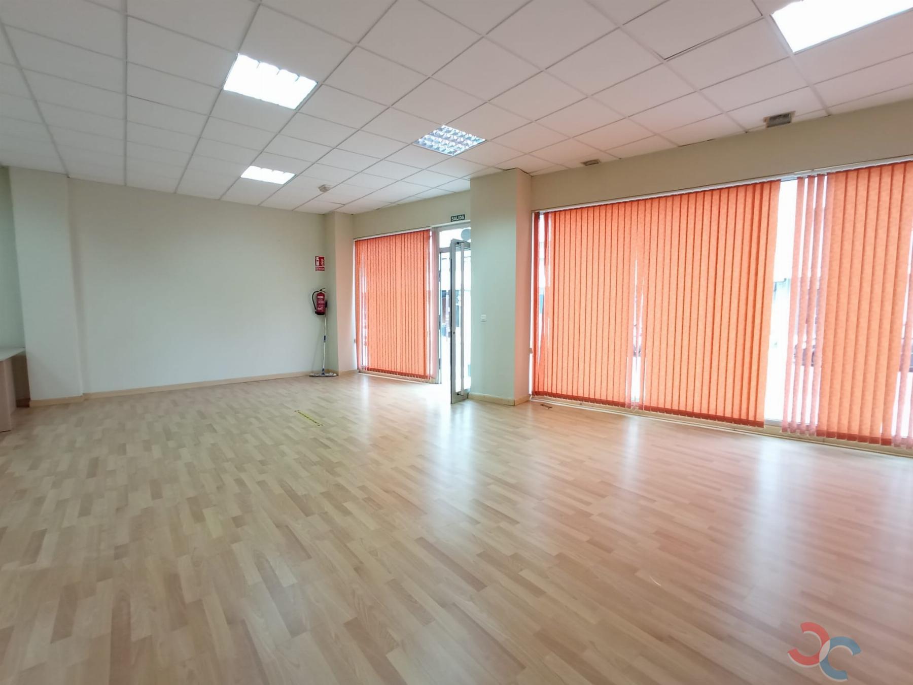 Venta de local comercial en Marín
