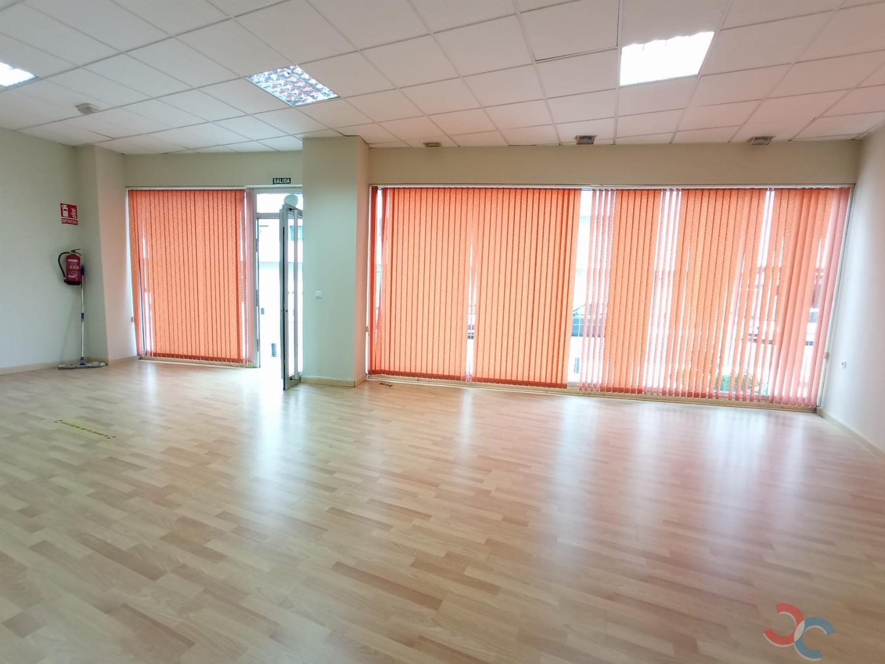 Venta de local comercial en Marín