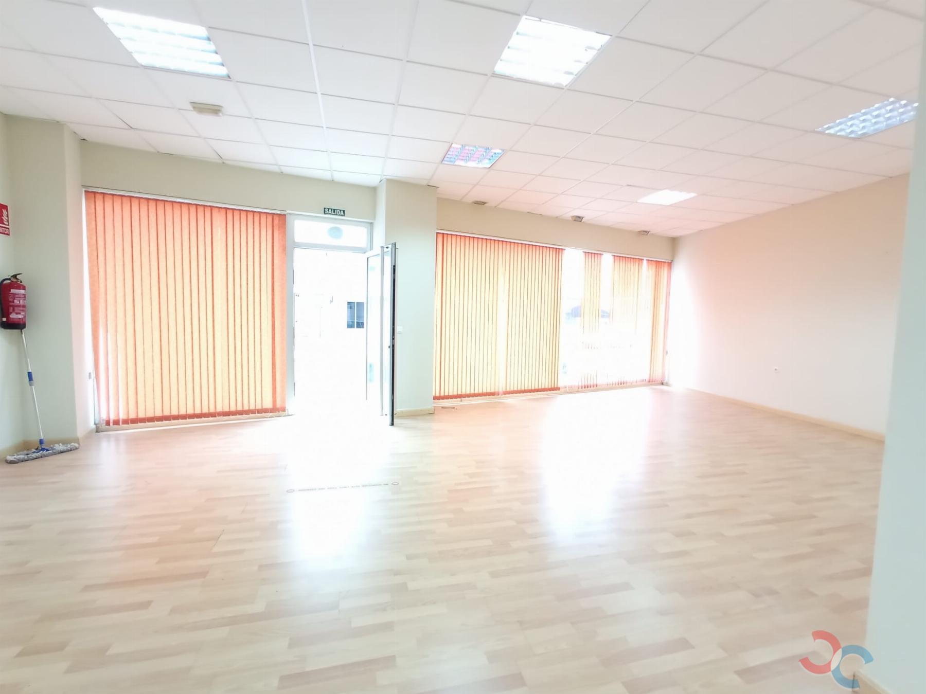 Venta de local comercial en Marín