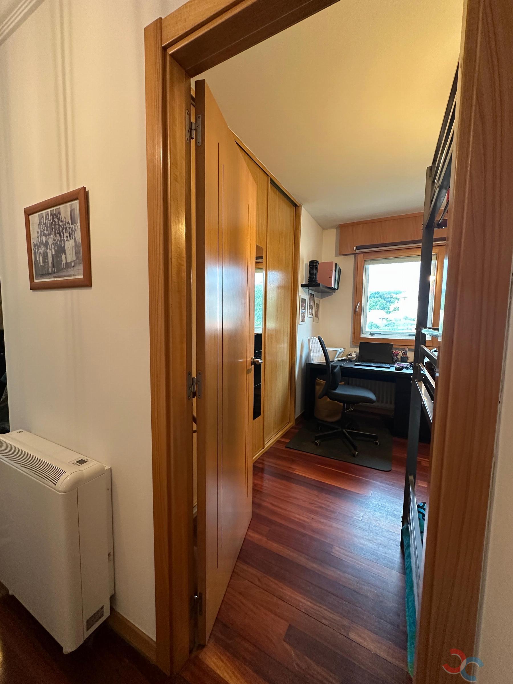 For sale of flat in Vilagarcía de Arousa