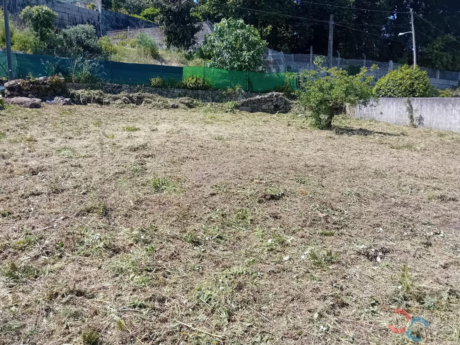 For sale of land in Pontevedra