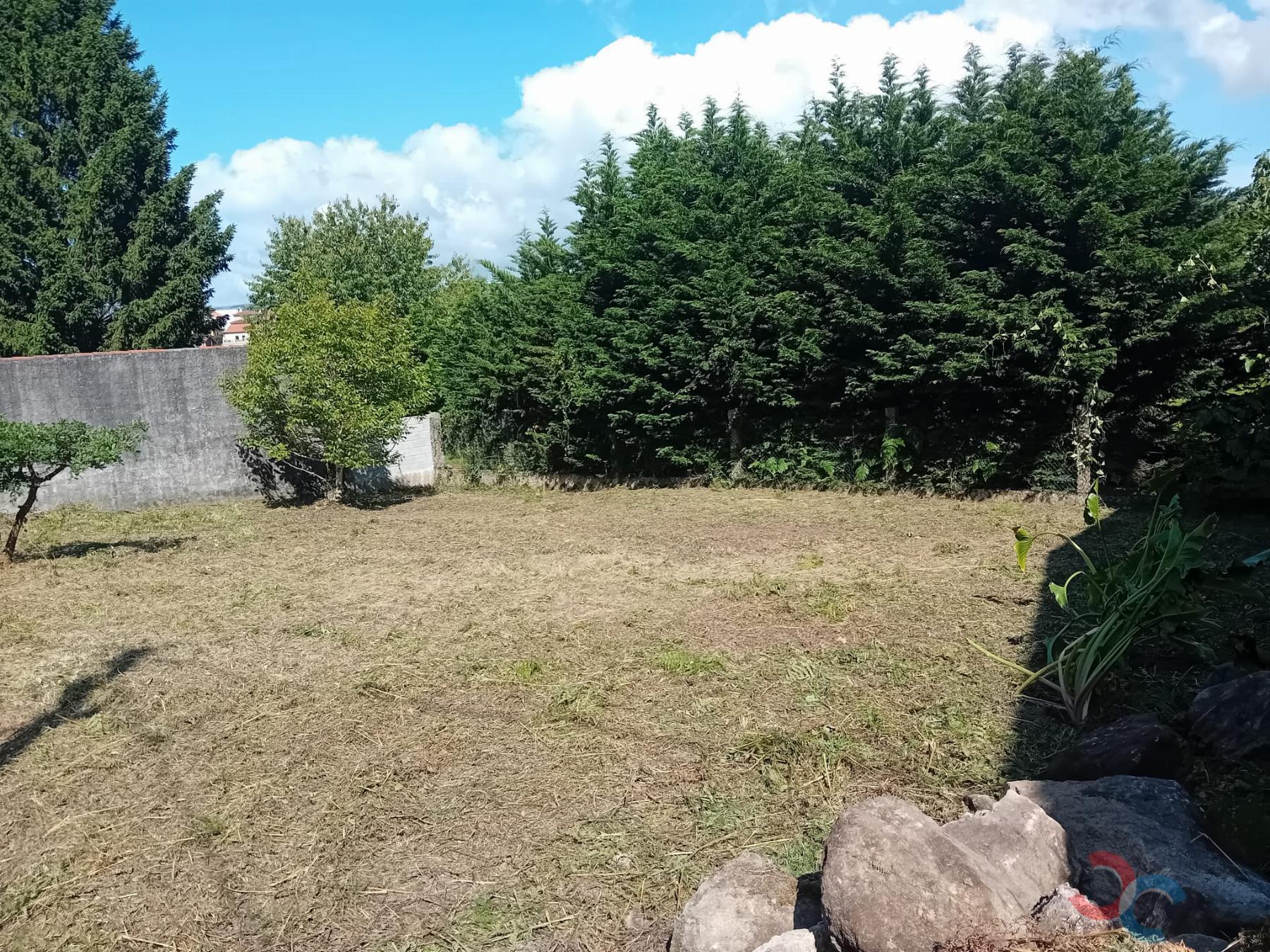 For sale of land in Pontevedra