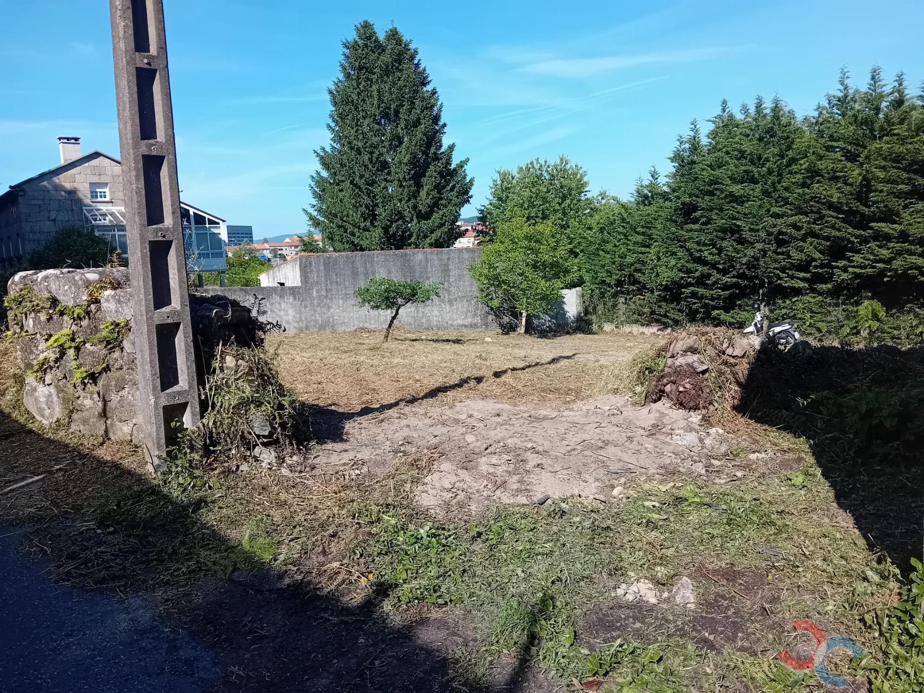 For sale of land in Pontevedra