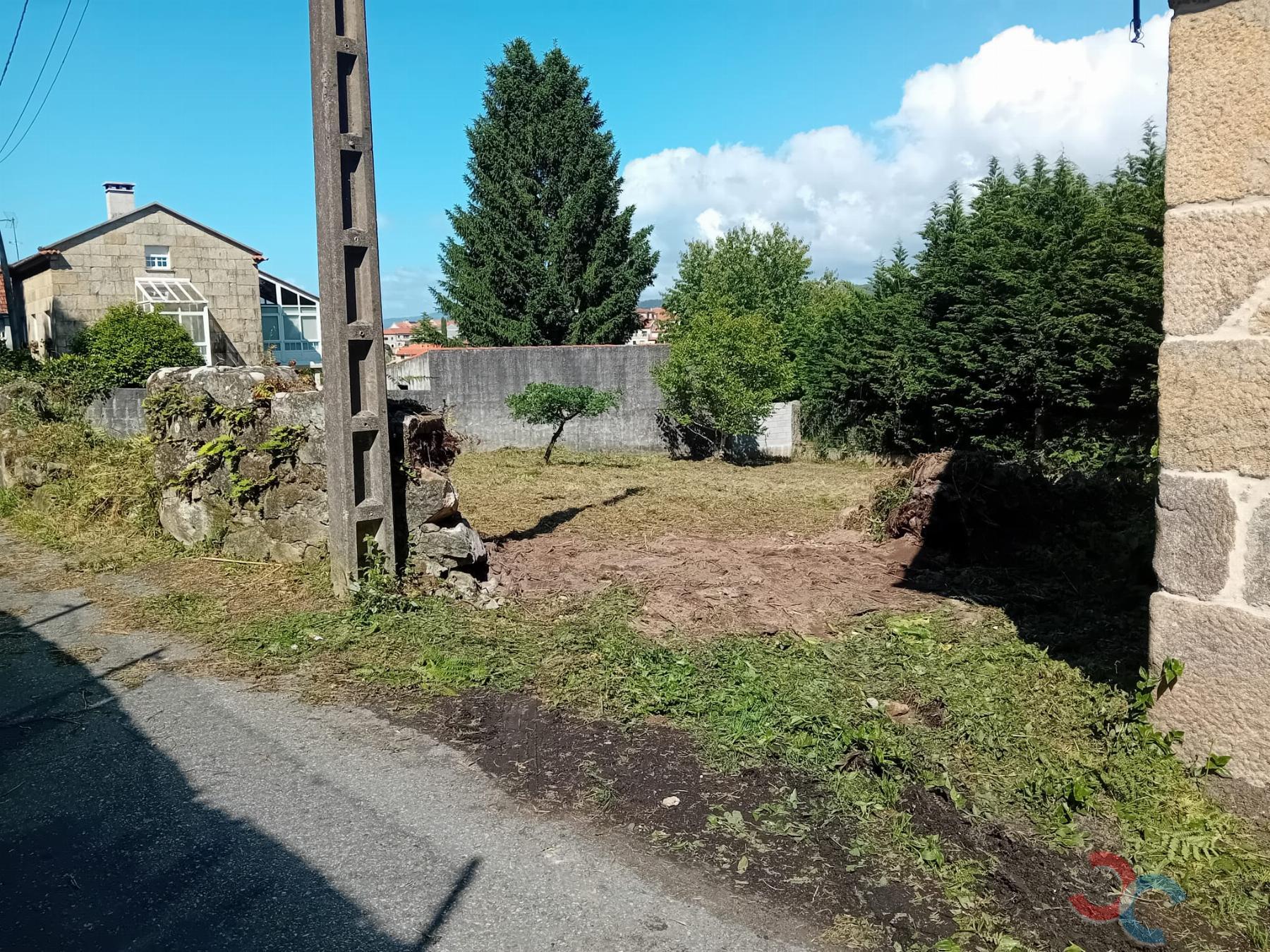For sale of land in Pontevedra