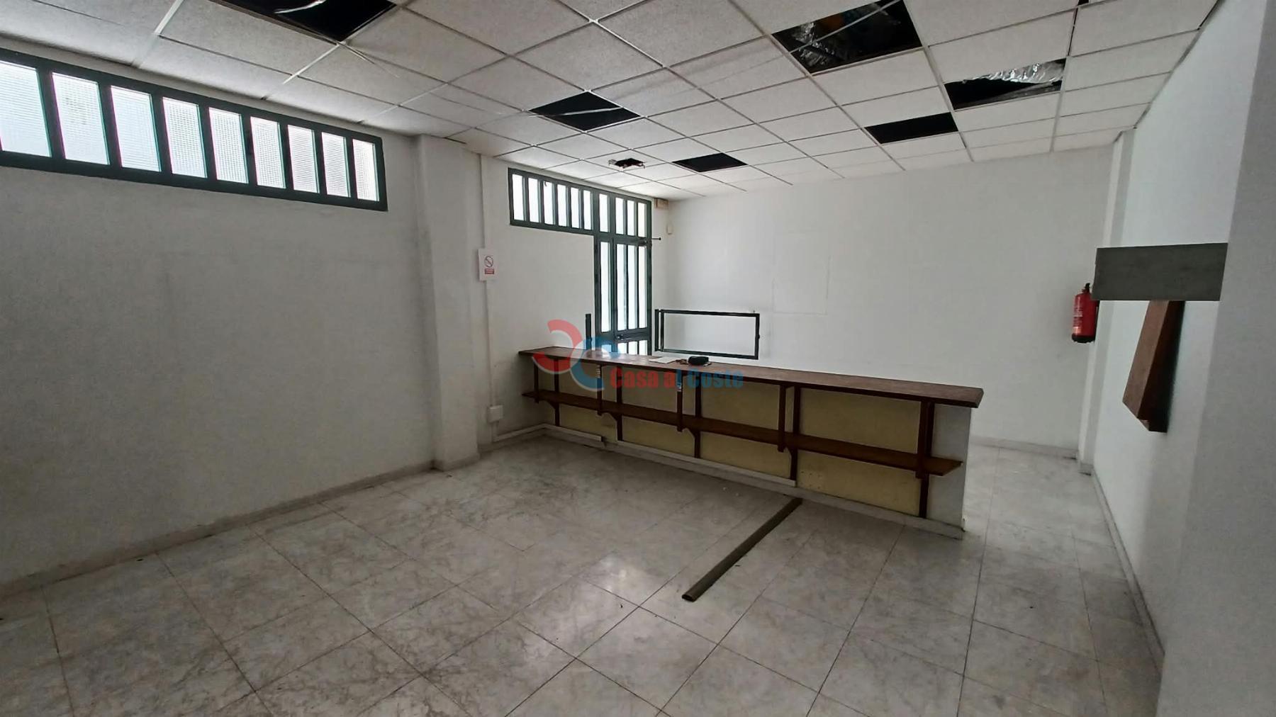 Venta de local en Marín