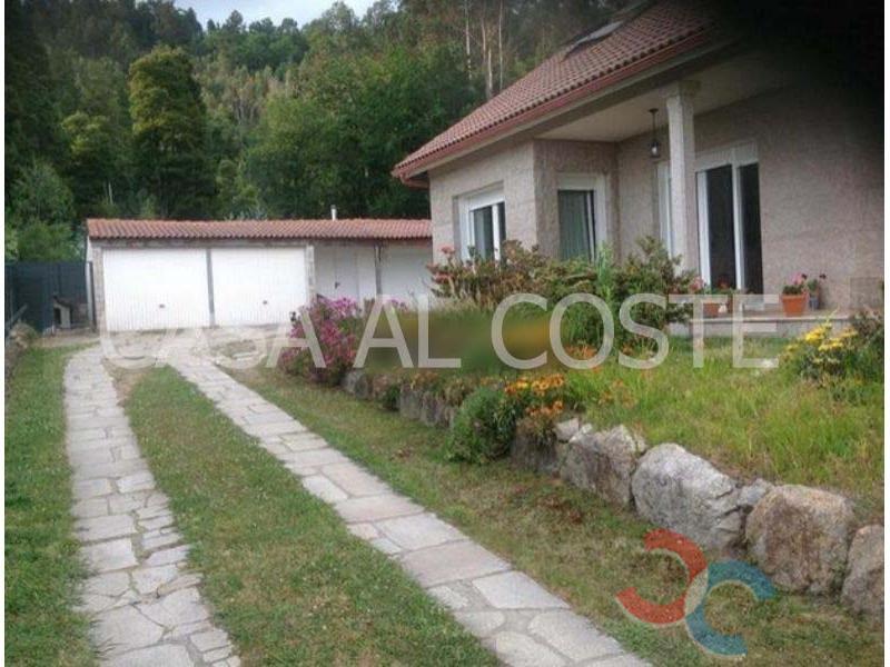 For sale of house in Ponte Caldelas
