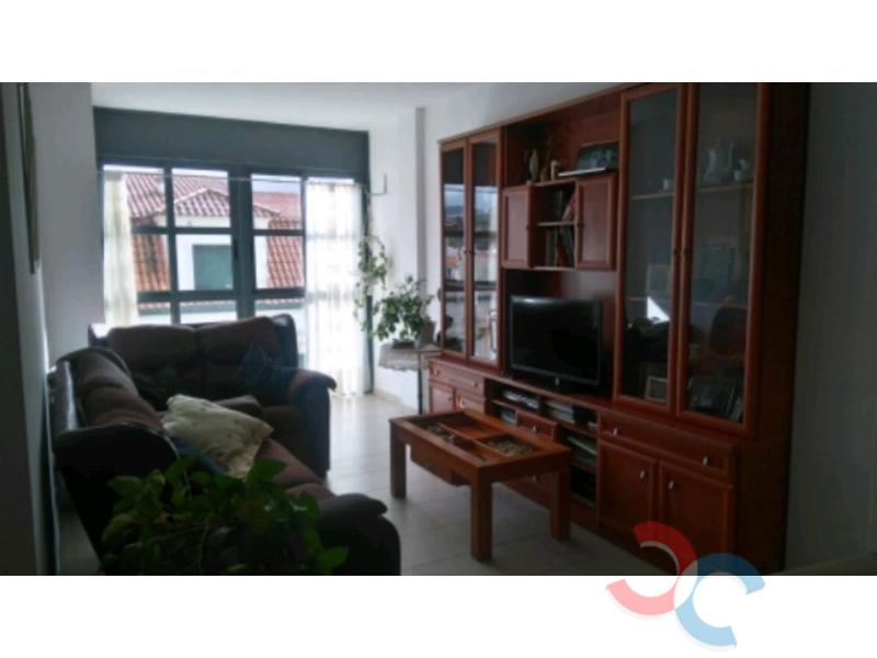 For sale of flat in Caldas de Reis