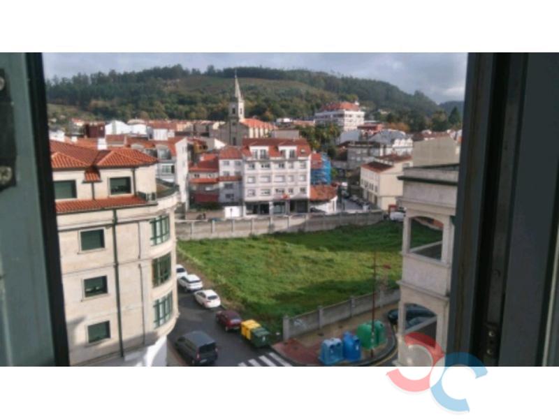 For sale of flat in Caldas de Reis