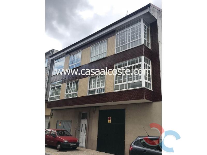 For sale of flat in Cuntis