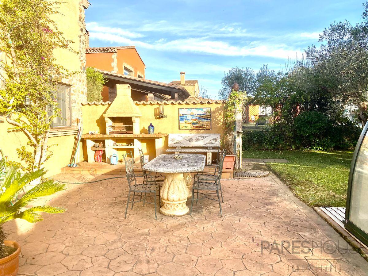 For sale of chalet in Peralada
