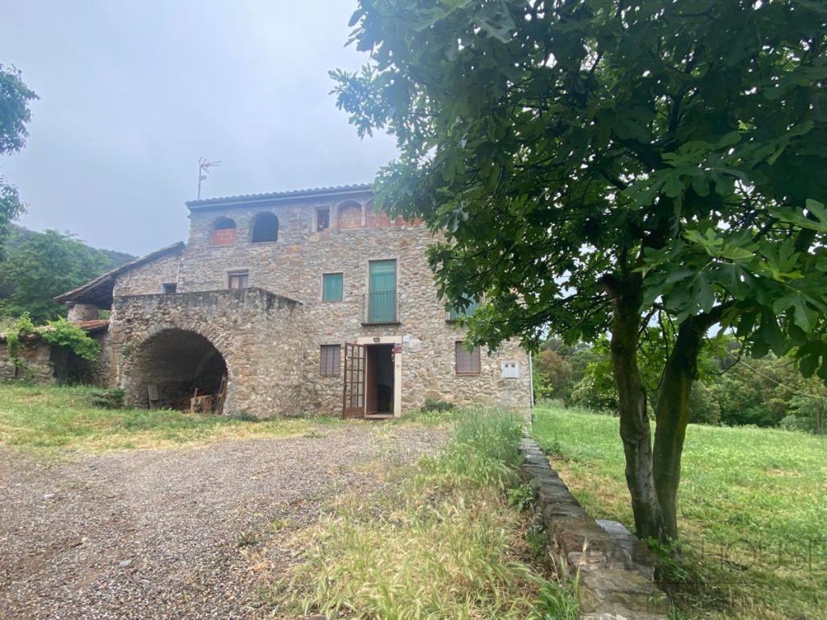 For sale of masia in Besalú