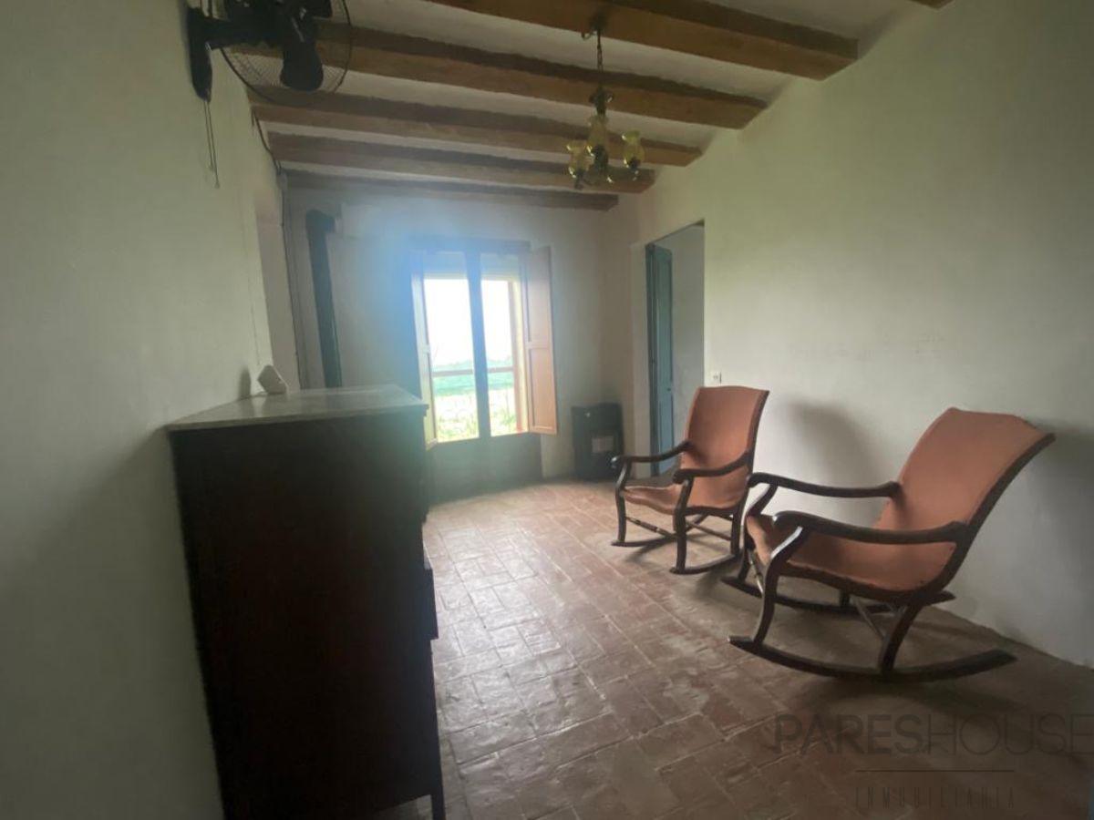 For sale of masia in Besalú