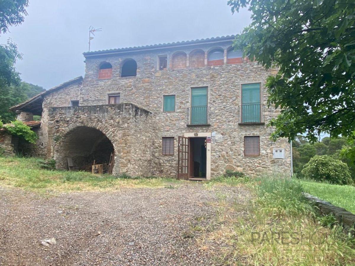 For sale of masia in Besalú
