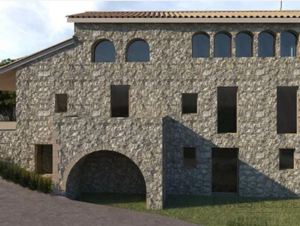 For sale of masia in Besalú