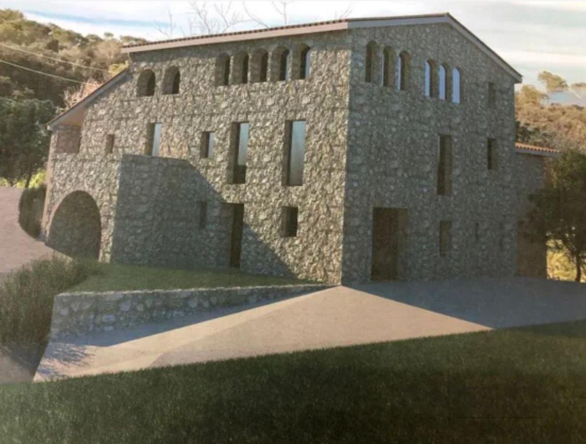 For sale of masia in Besalú
