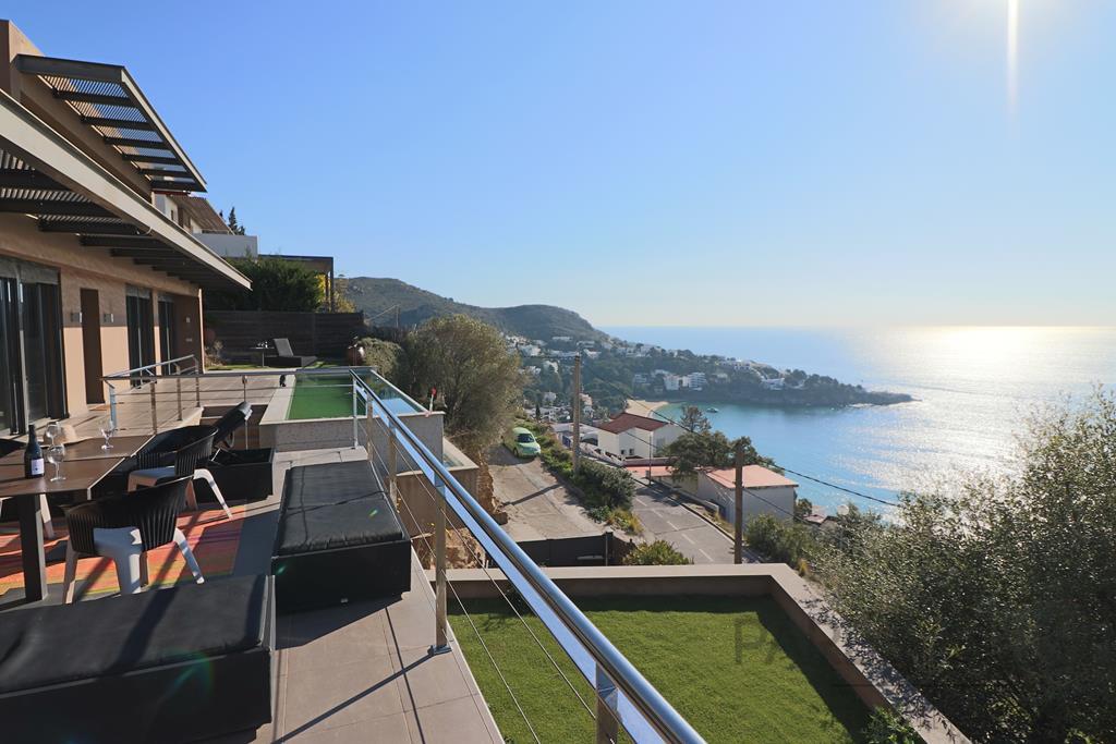 For sale of chalet in Roses