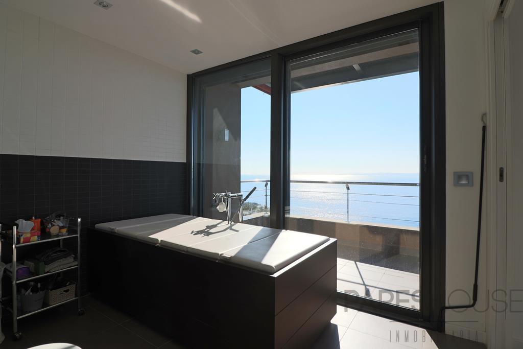 For sale of chalet in Roses