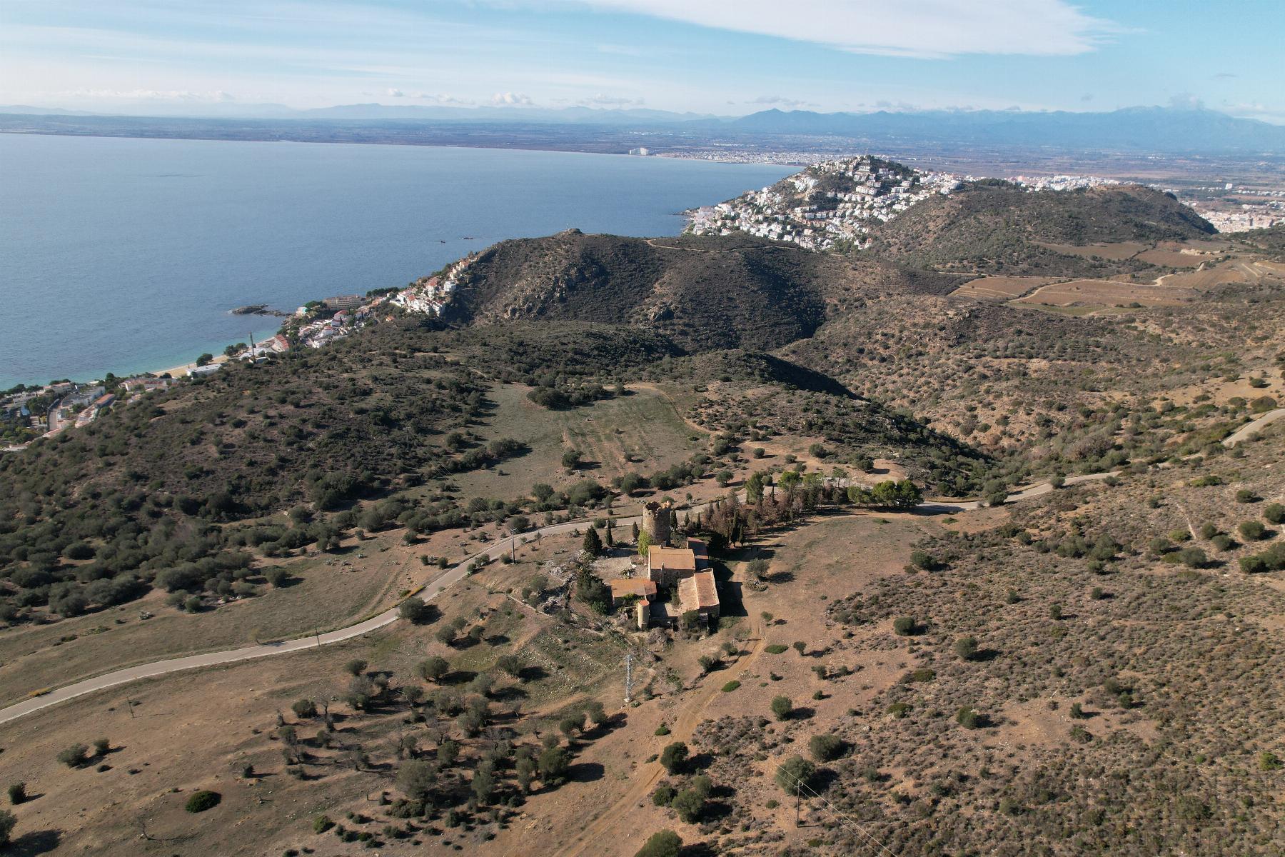 For sale of rural property in Roses