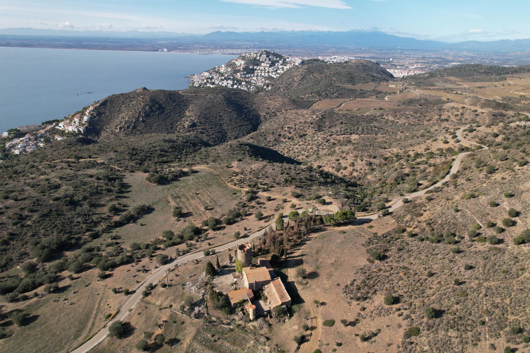 For sale of rural property in Roses