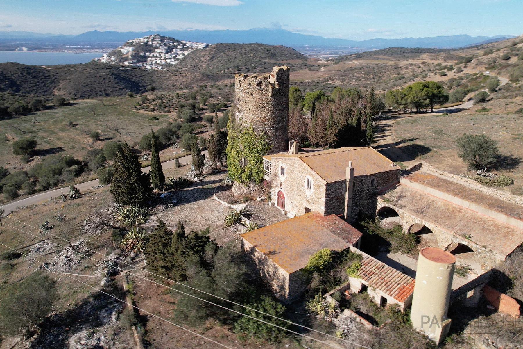 For sale of rural property in Roses