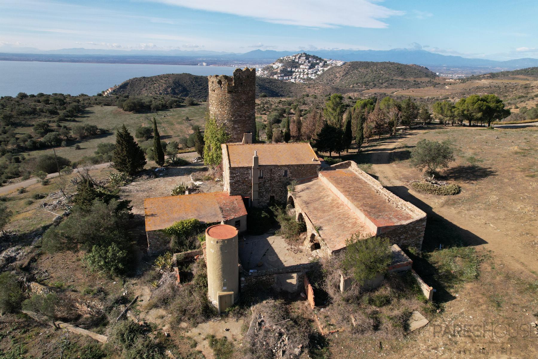 For sale of rural property in Roses