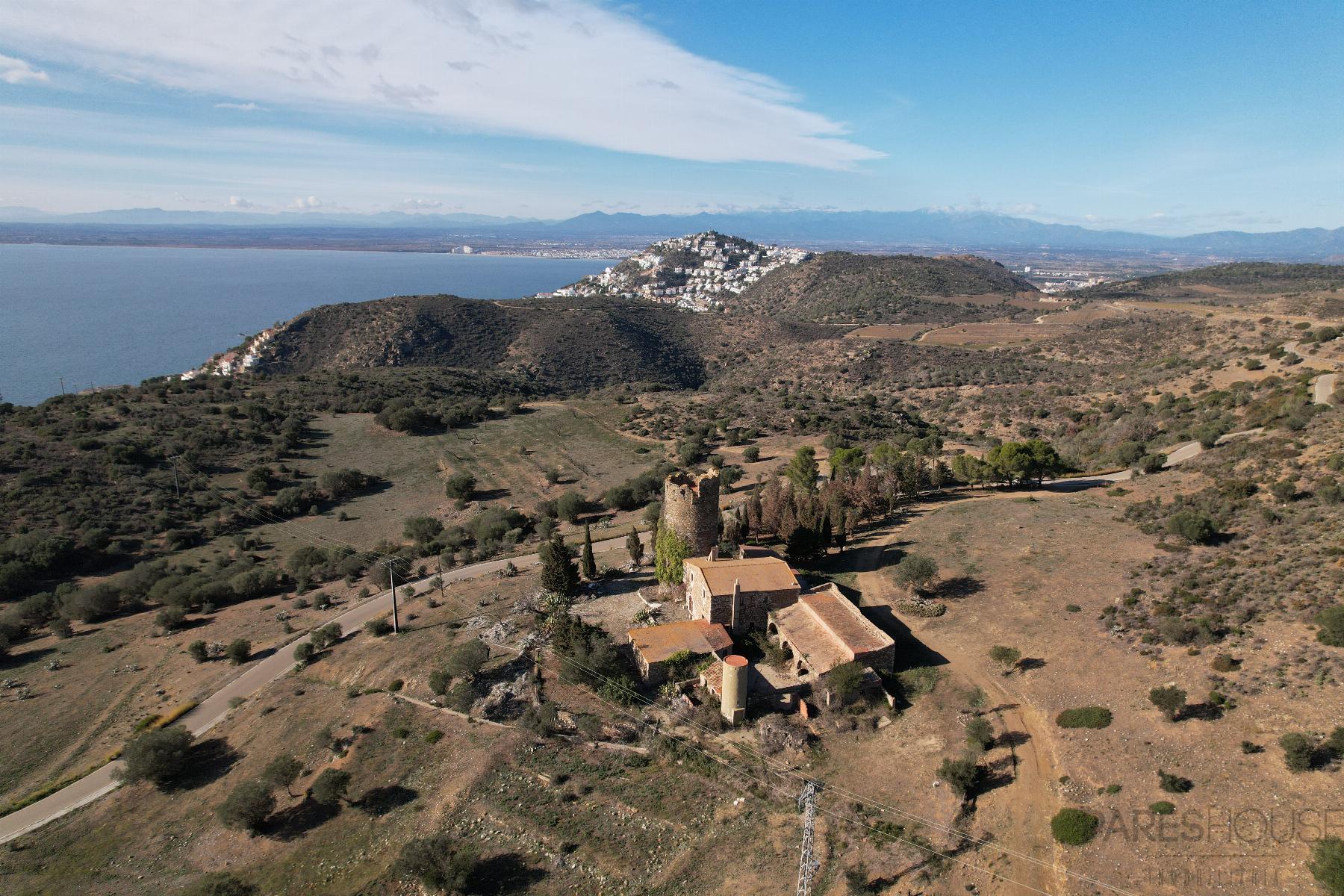 For sale of rural property in Roses