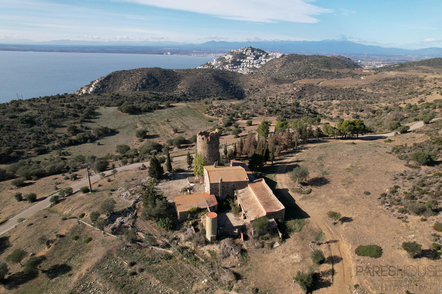 For sale of rural property in Roses