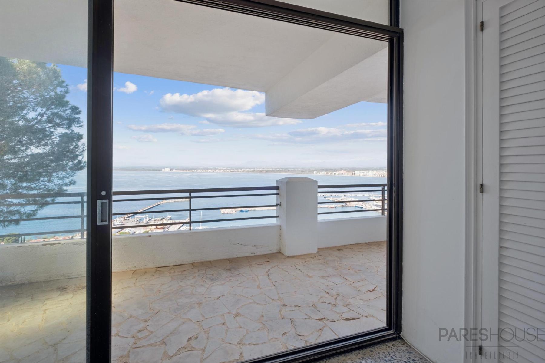 For sale of chalet in Roses