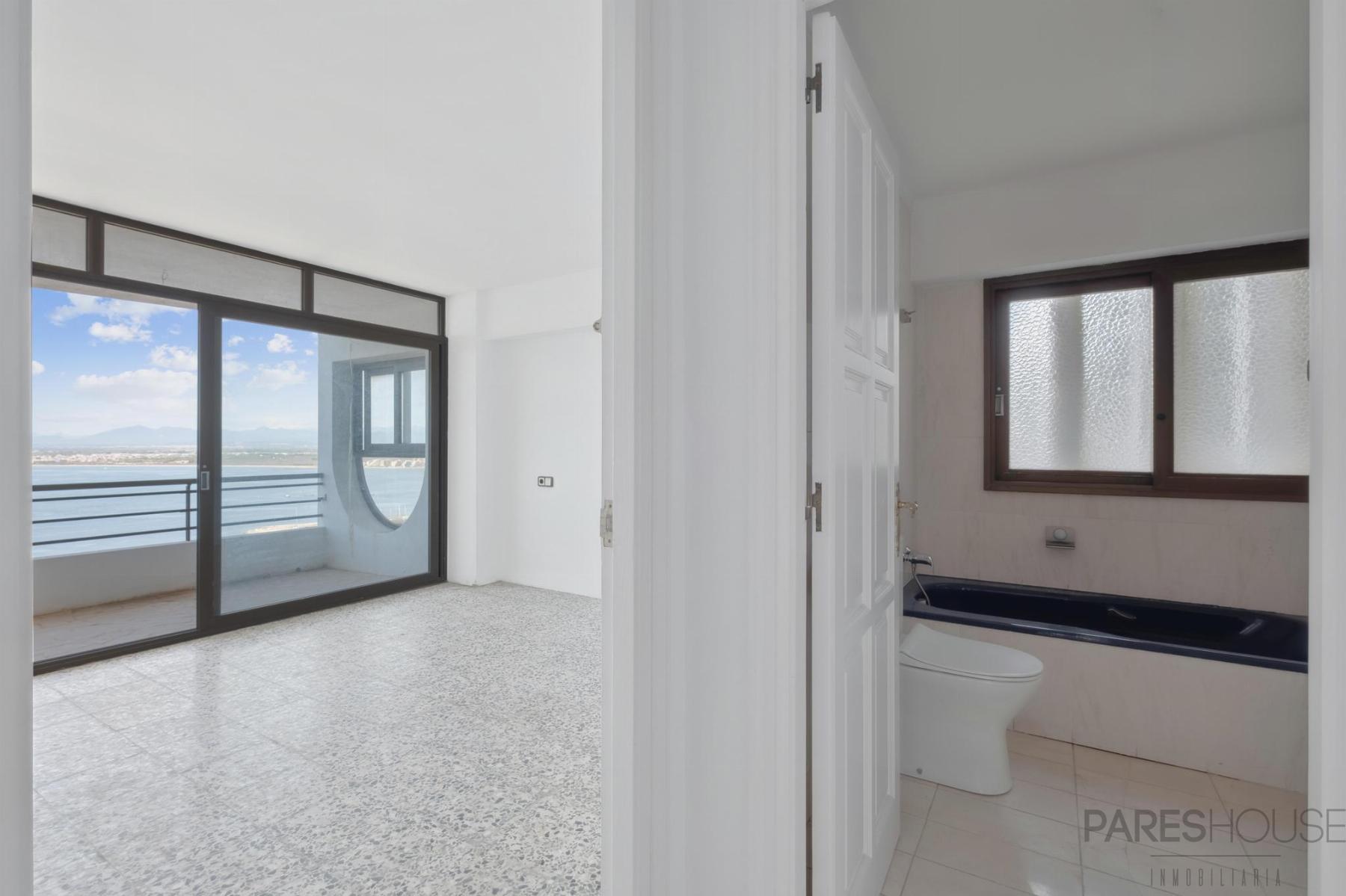 For sale of chalet in Roses
