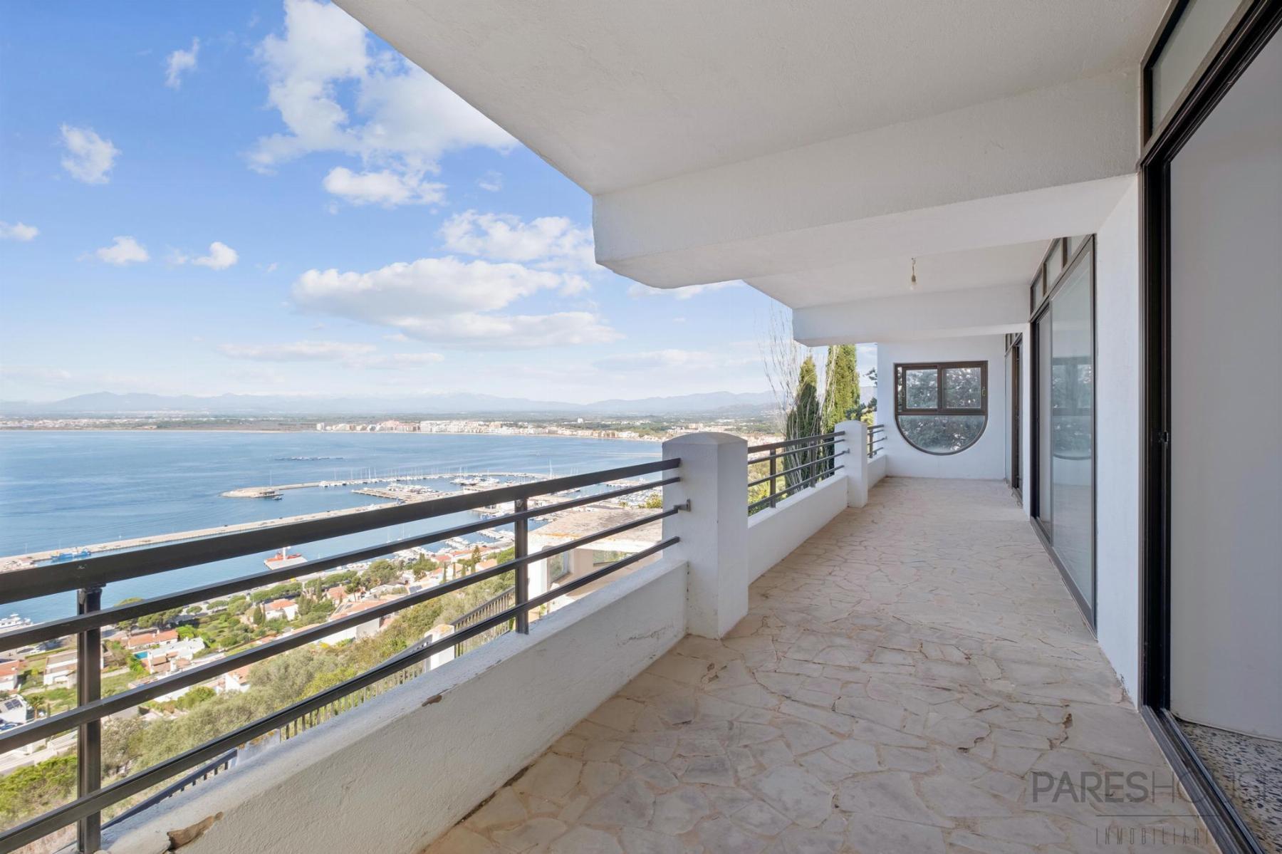 For sale of chalet in Roses