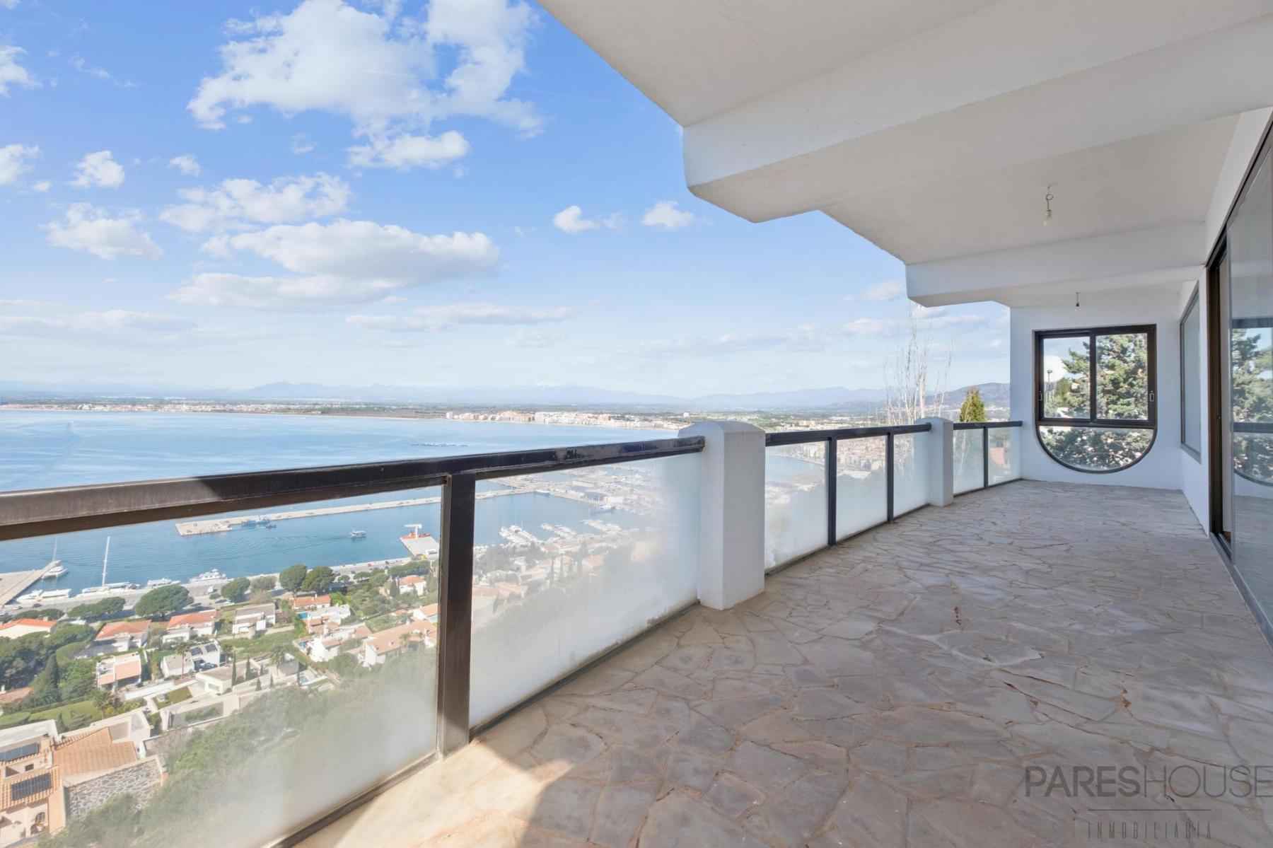For sale of chalet in Roses