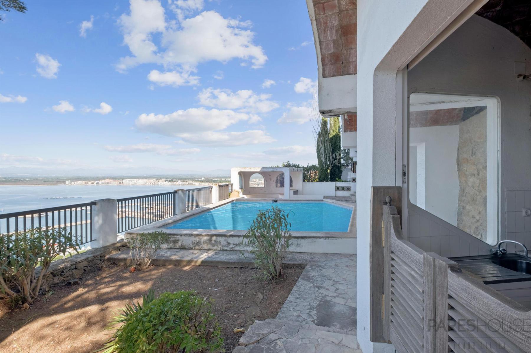 For sale of chalet in Roses