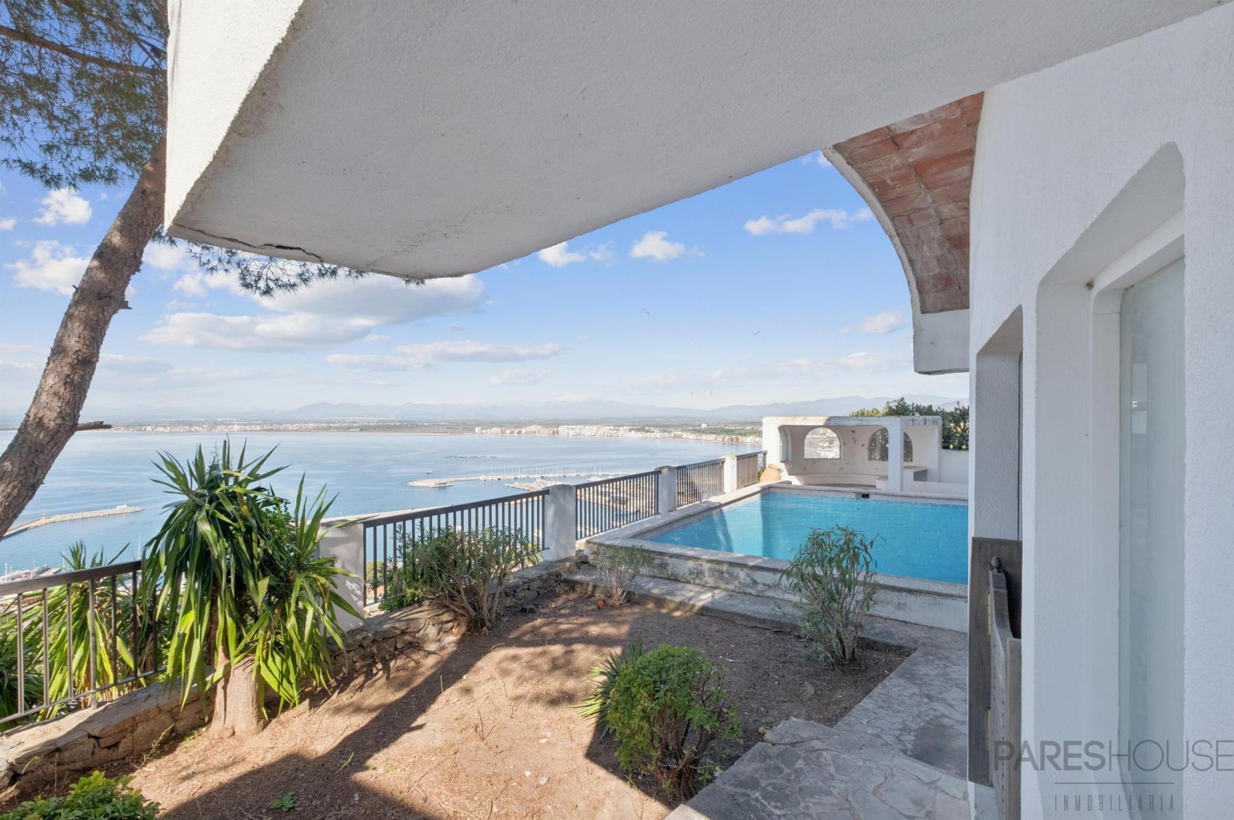 For sale of chalet in Roses