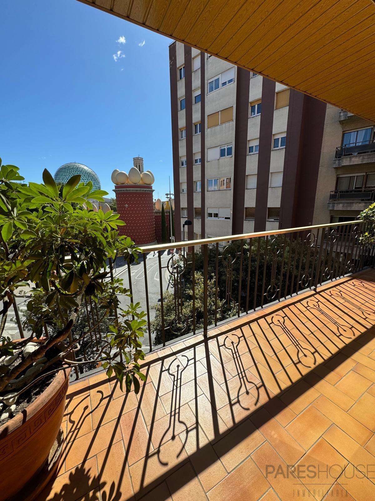 For sale of flat in Figueres