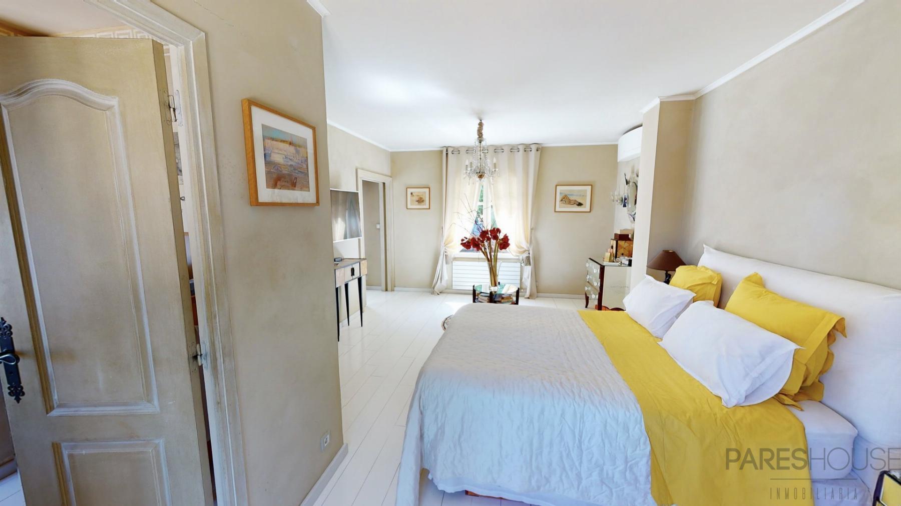 For sale of chalet in Montrouge