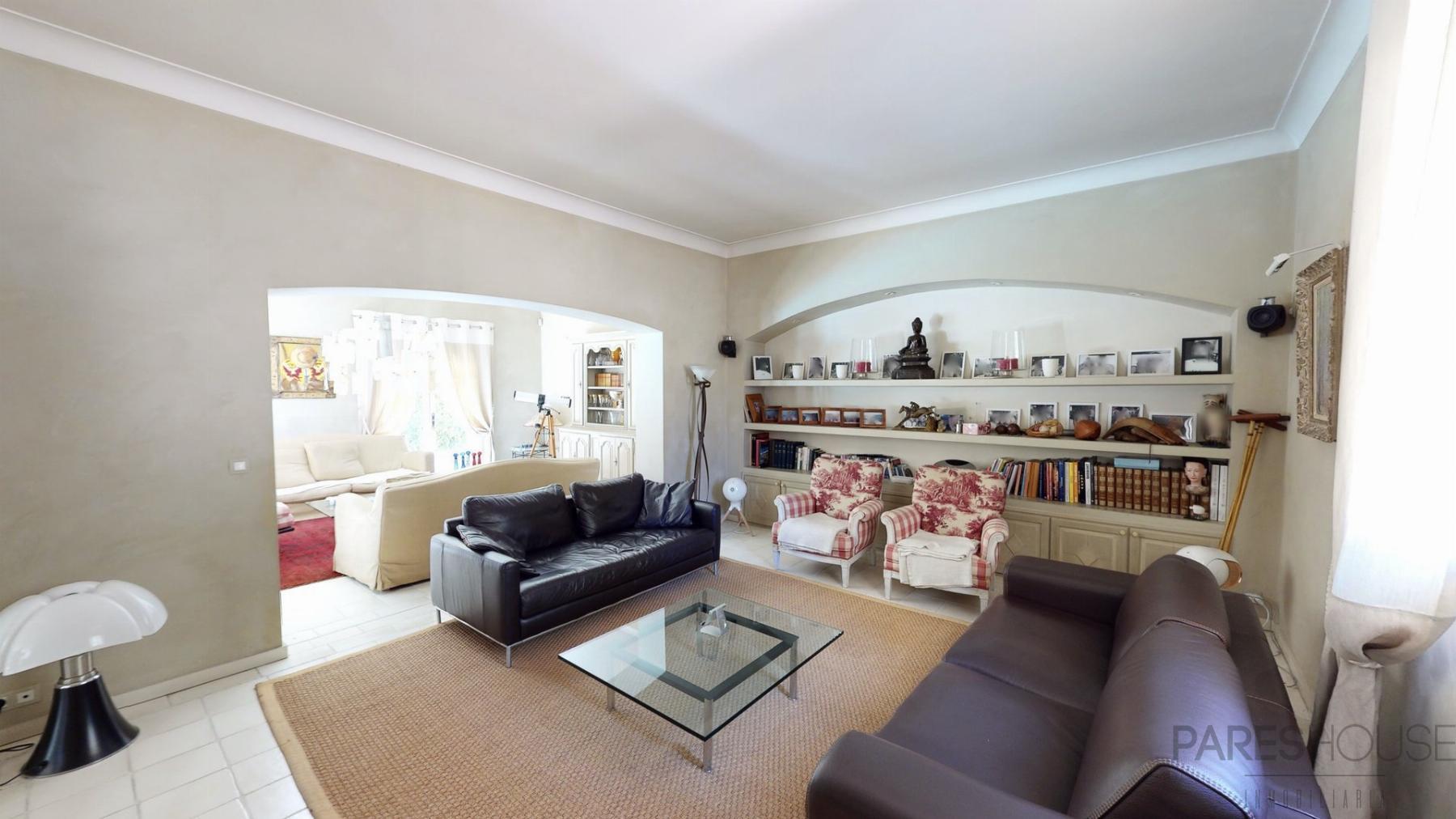 For sale of chalet in Montrouge