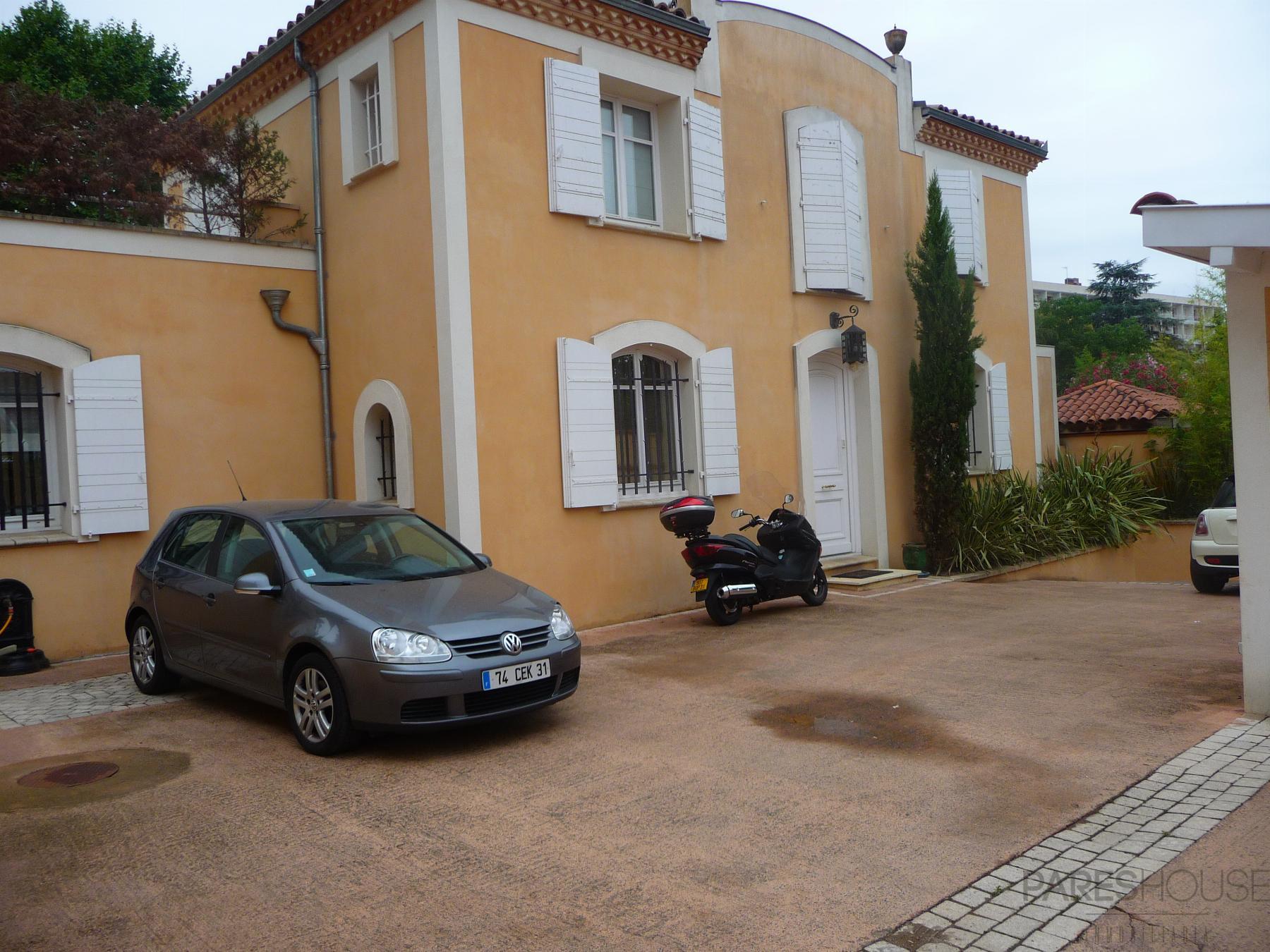 For sale of chalet in Montrouge