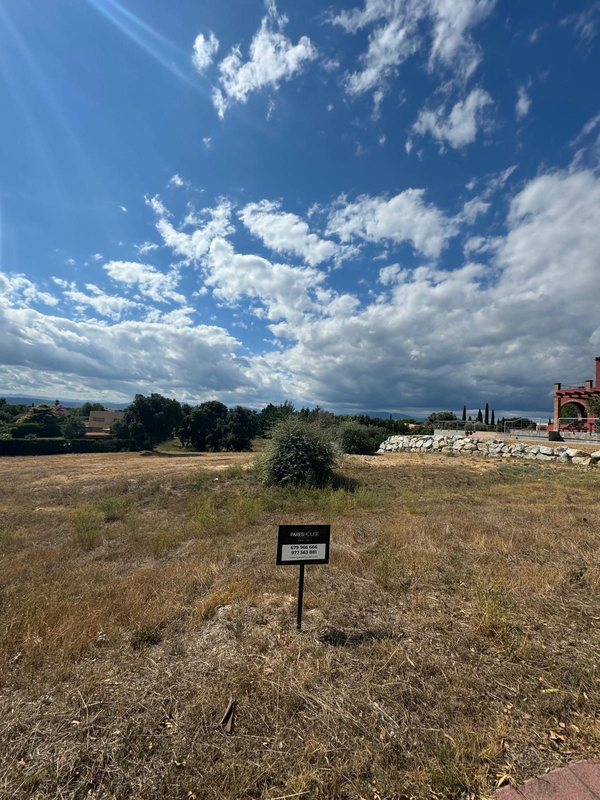 For sale of land in Peralada