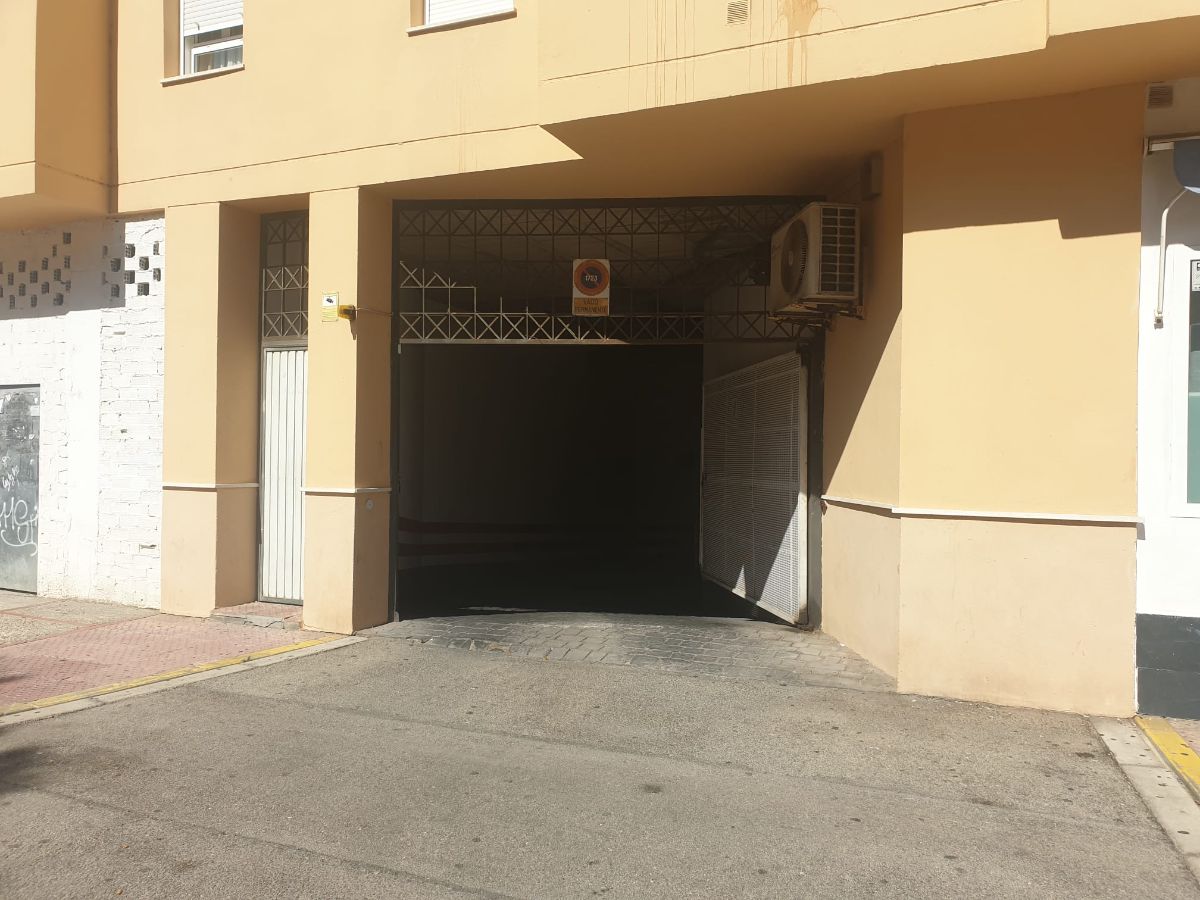 For sale of garage in San Fernando