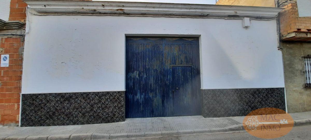 For sale of garage in Puerto Serrano