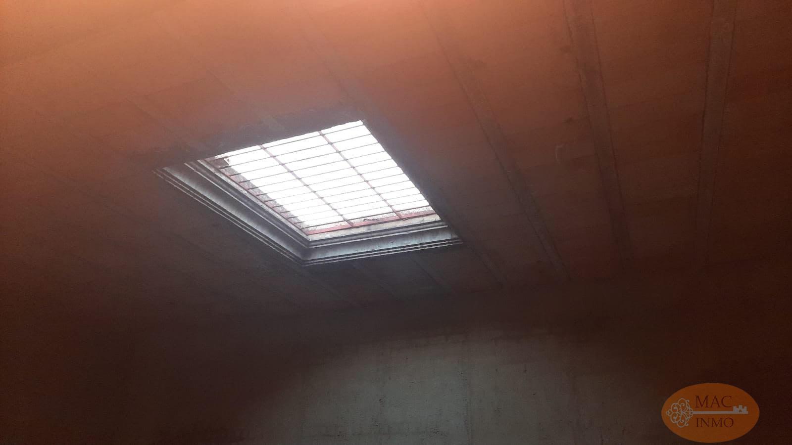 For sale of garage in Puerto Serrano