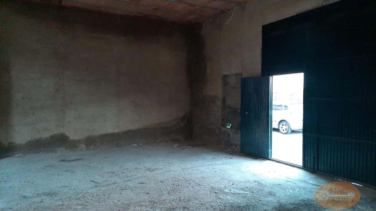 For sale of garage in Puerto Serrano