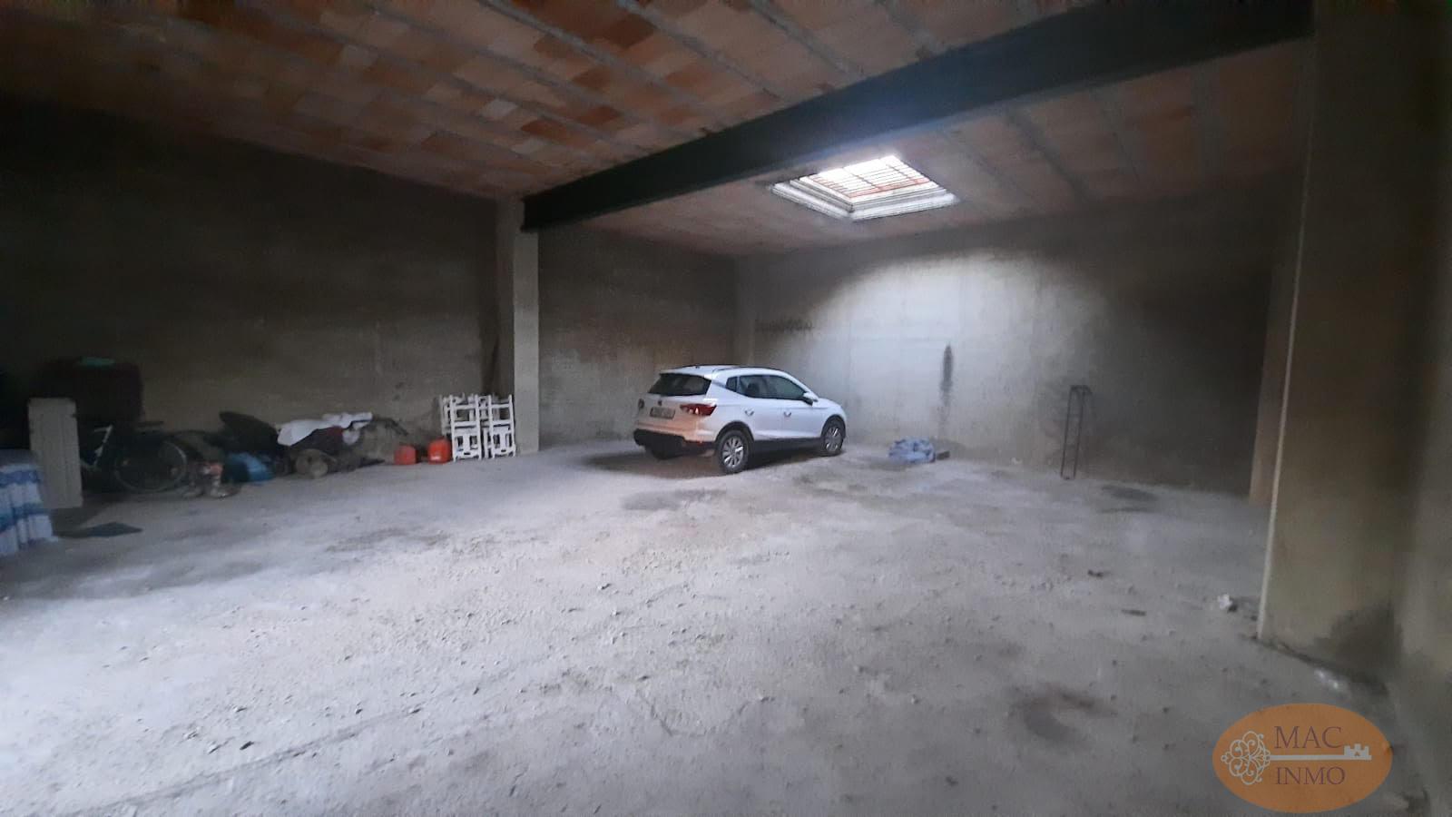 For sale of garage in Puerto Serrano