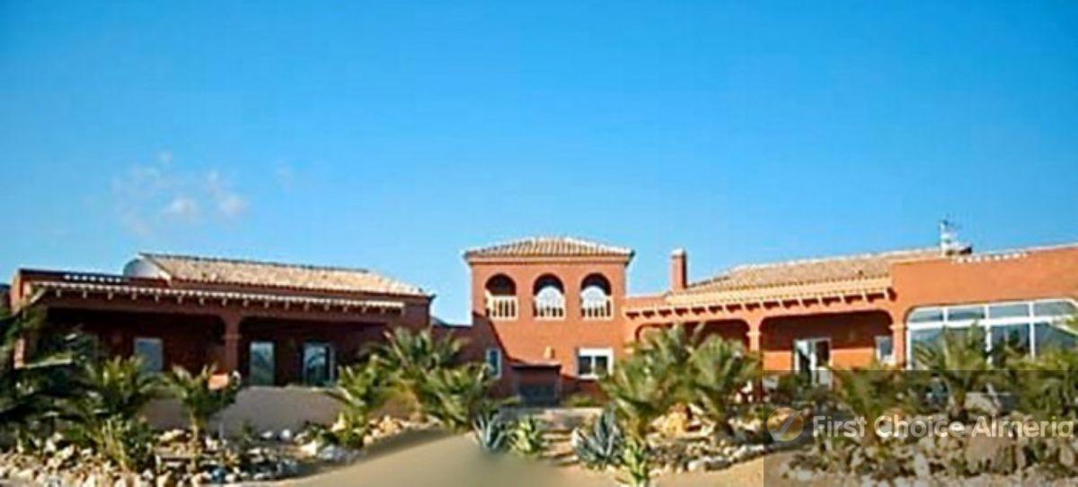 For sale of villa in Los Gallardos