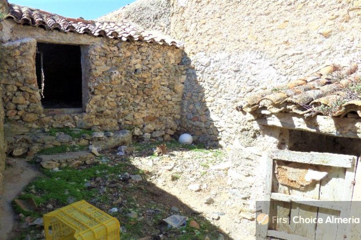 For sale of house in Oria