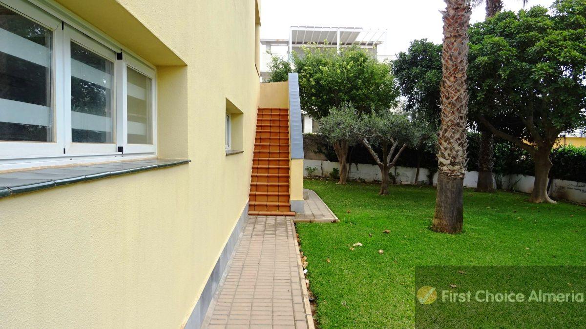 Venta de villa en Vera